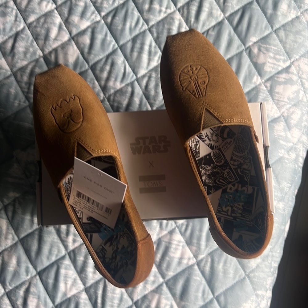 Toms Star Wars edition, brown nubuck size 6.5 never worn